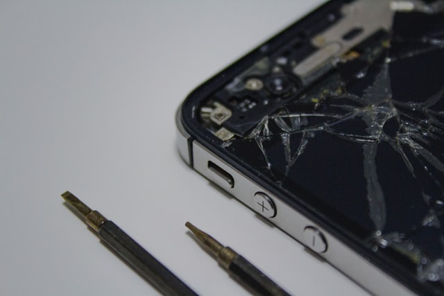 Where to Look for High-Quality and Fast Phone Repairs in Swords